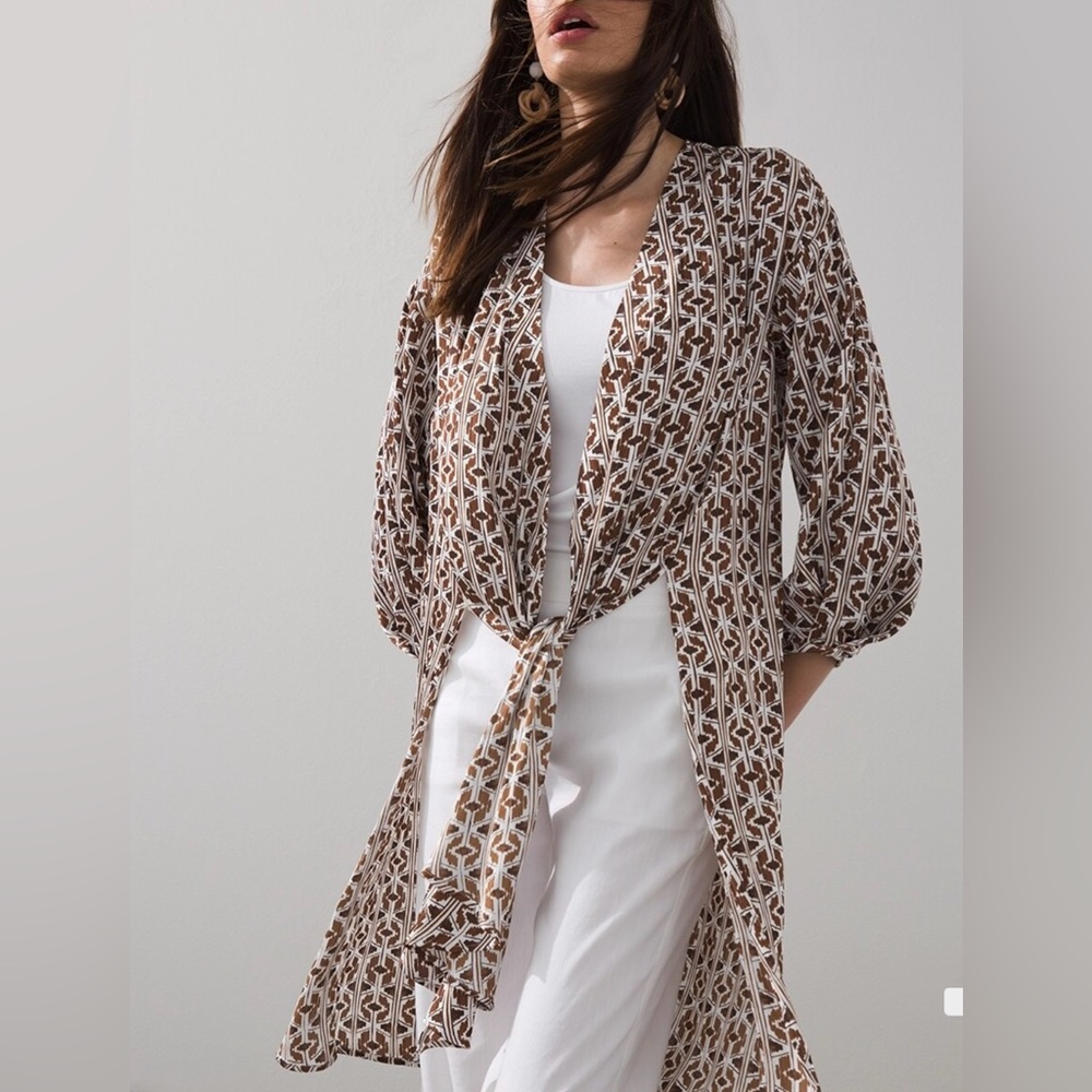 Tie-Front Drama Kimono duster. Soft, lightweight fabric. S/M 42"